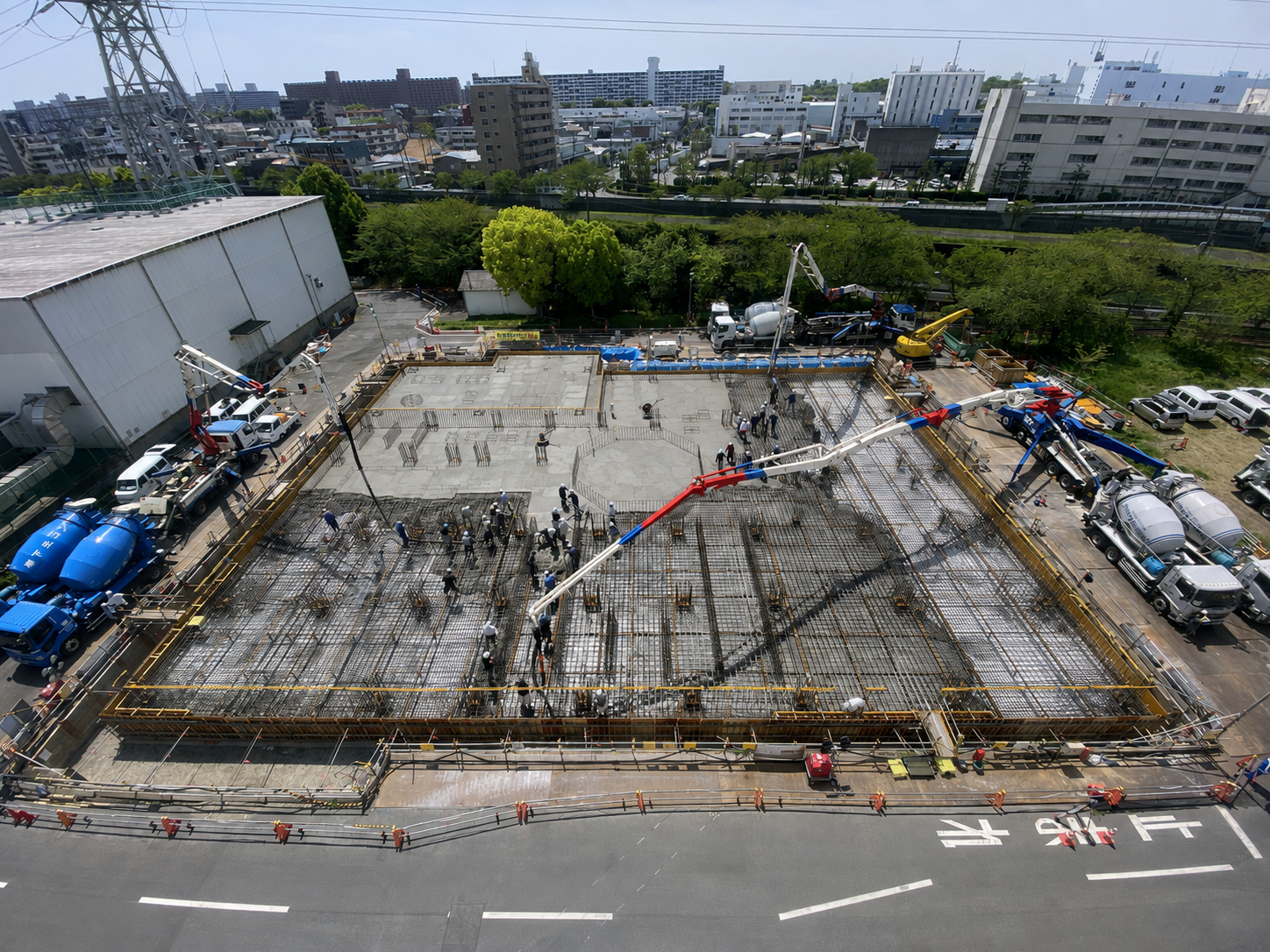 「新河岸水再生センター汚泥焼却炉再構築に伴う基礎建設その3工事」が竣工しました。