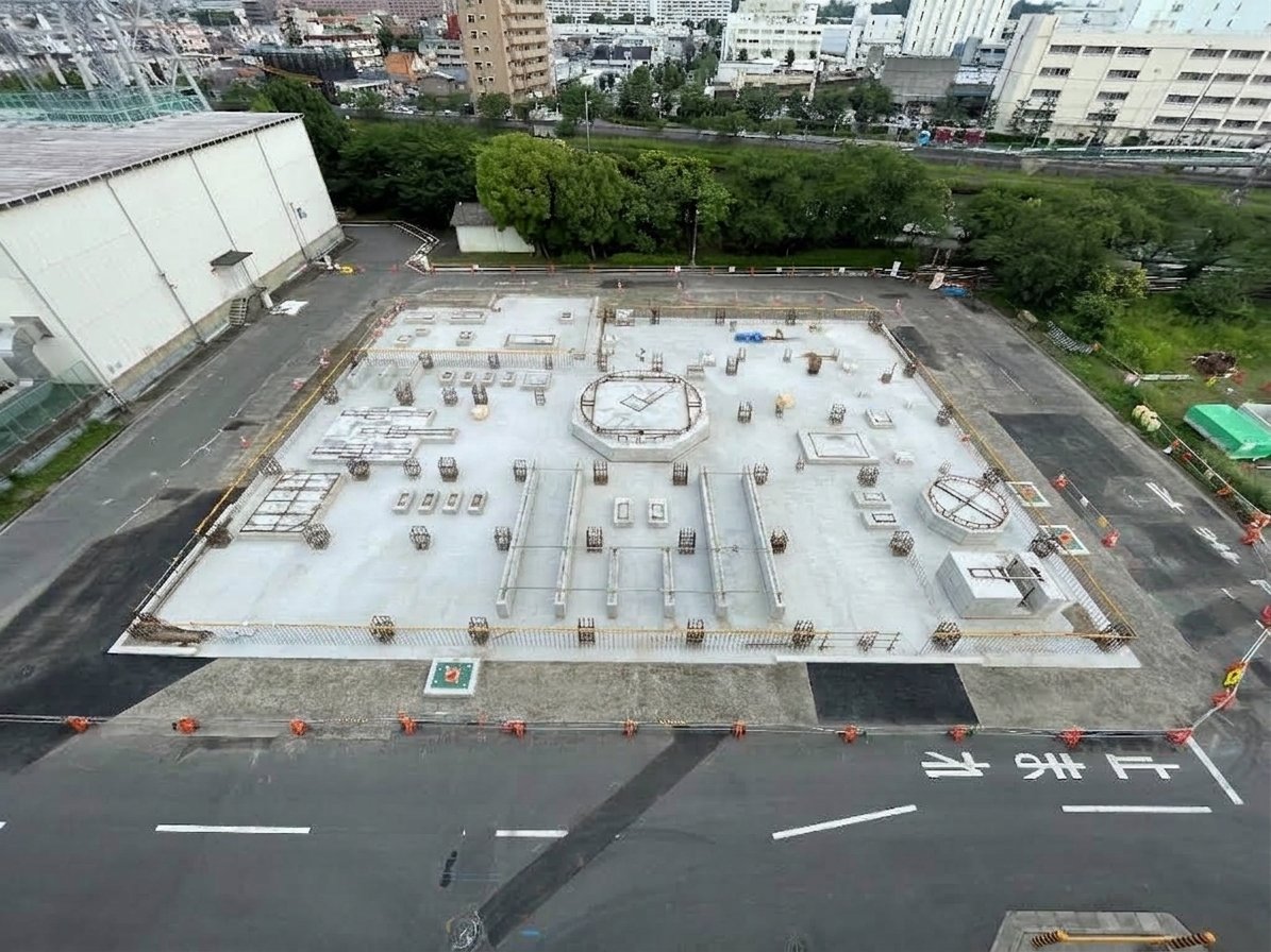 「新河岸水再生センター汚泥焼却炉再構築に伴う基礎建設その3工事」が竣工しました。
