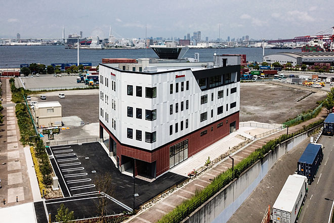 「富山産業株式会社　咲洲事業所社屋」が竣工しました。