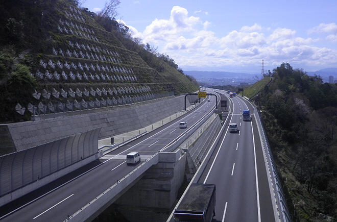 ｢新名神高速道路 原東工事｣が竣工しました｡