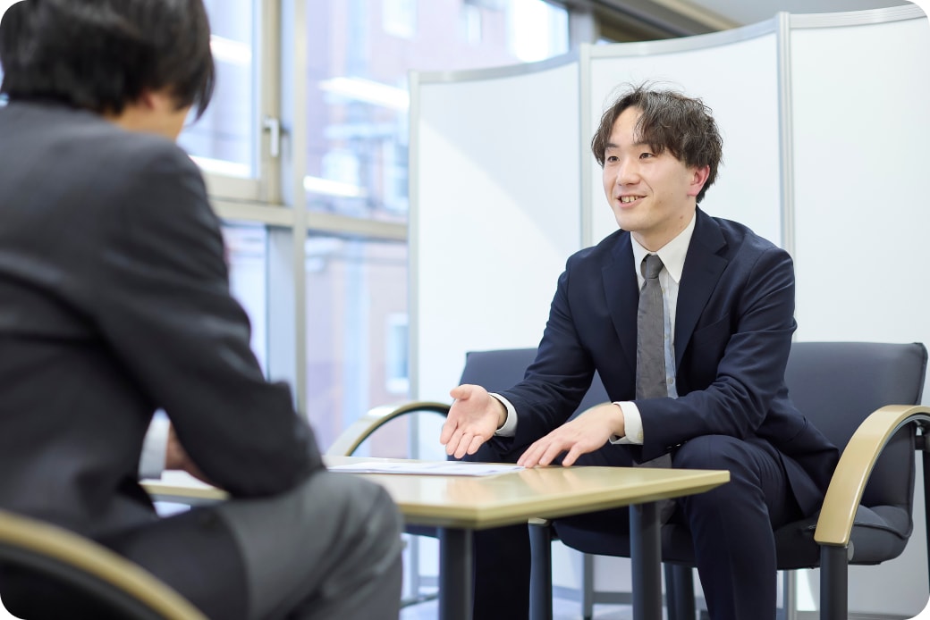 経営管理本部 理財部 先輩社員