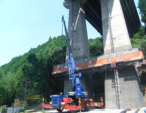 ワークプラットホーム（移動昇降式足場）工法