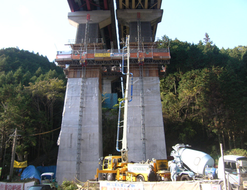 ワークプラットホーム（移動昇降式足場）工法