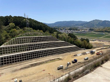 「栗東水口道路上砥山切土（4期）工事」が竣工しました。