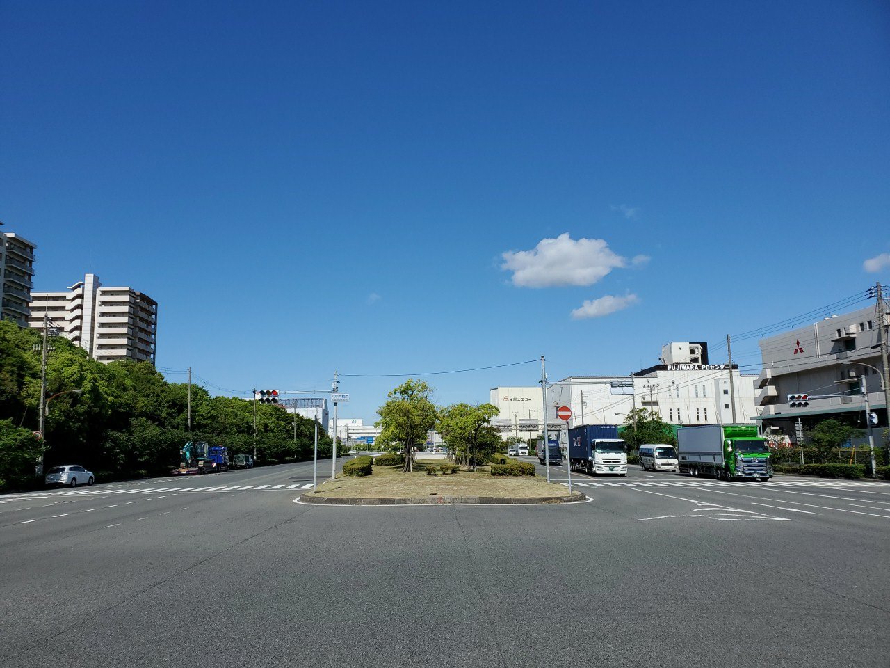 「大阪湾岸道路西伸部六甲アイランド第三高架橋PE５他下部工事」が竣工しました。