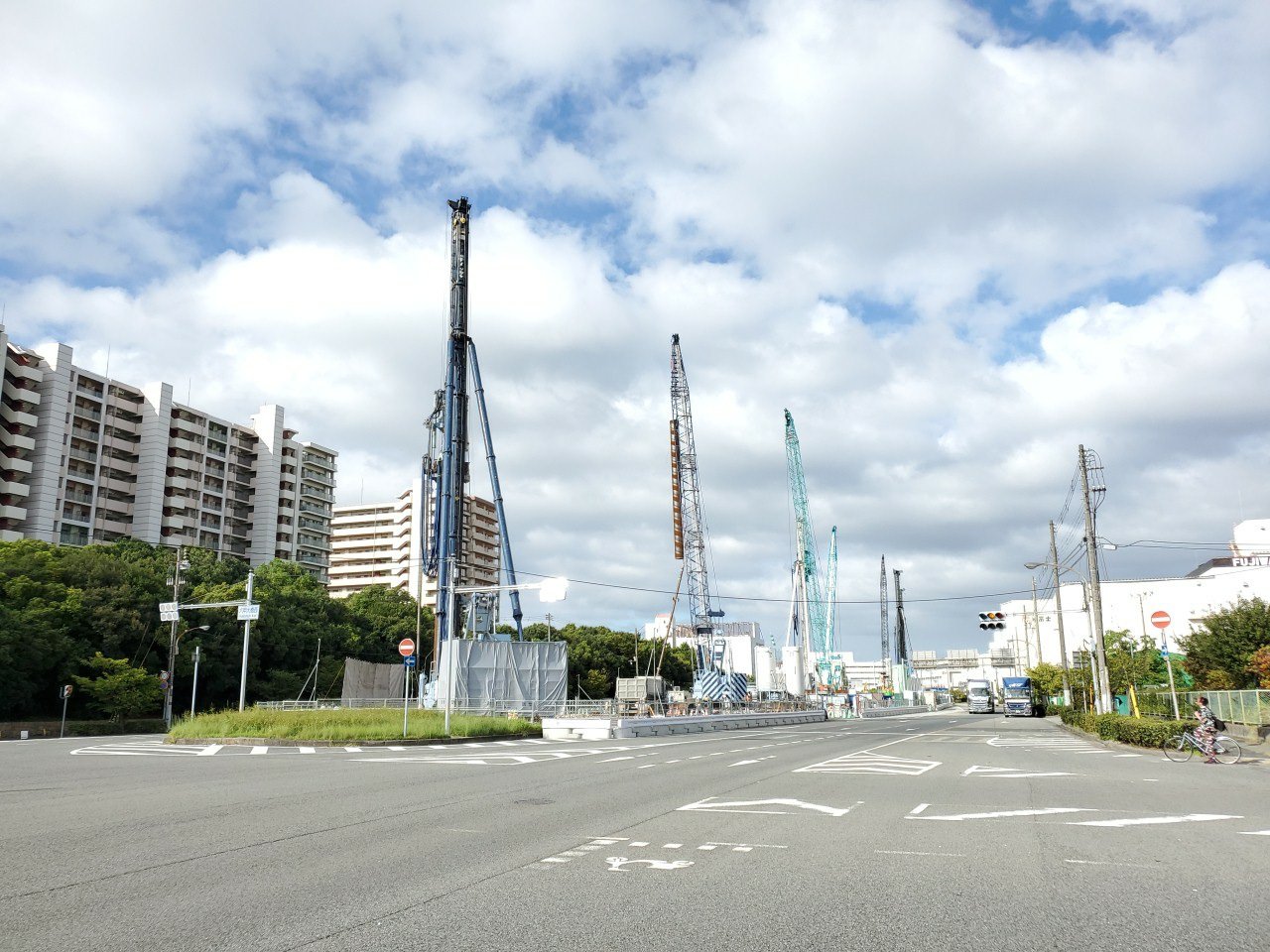 「大阪湾岸道路西伸部六甲アイランド第三高架橋PE５他下部工事」が竣工しました。