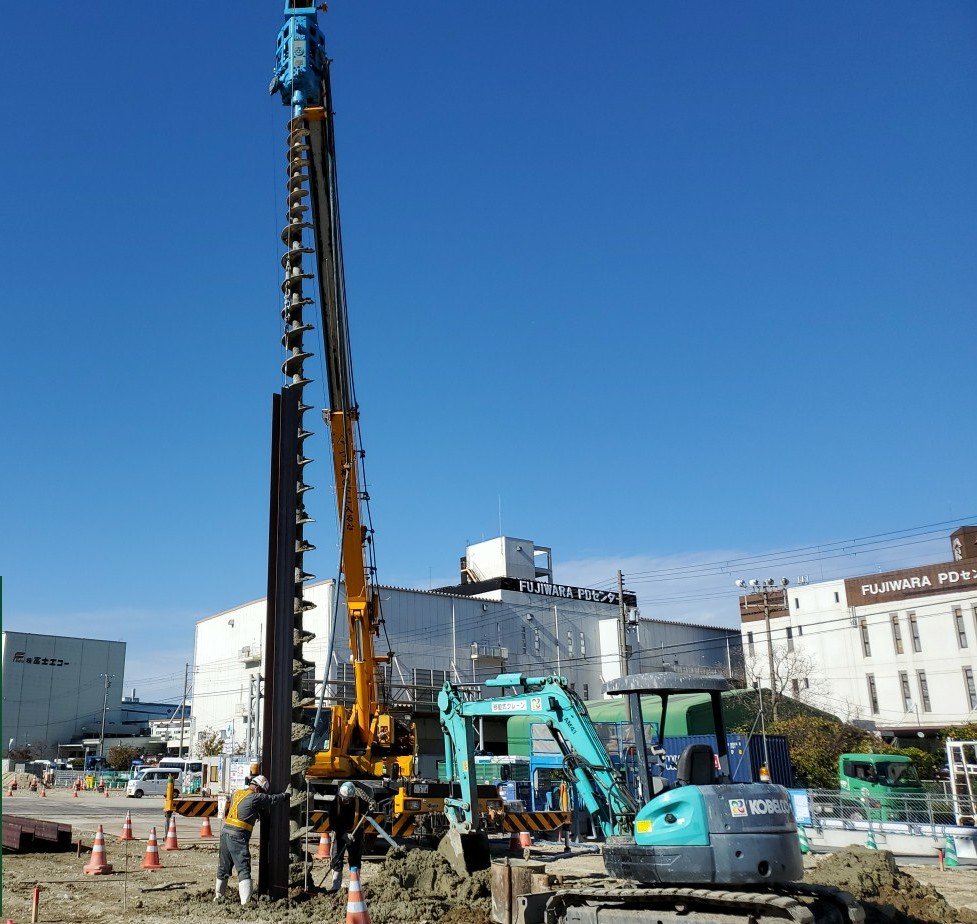 「大阪湾岸道路西伸部六甲アイランド第三高架橋PE5他下部工事」が竣工しました。