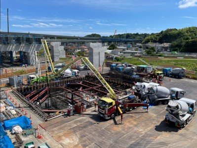「R4横環南栄IC・JCT下部その1工事」が竣工しました。